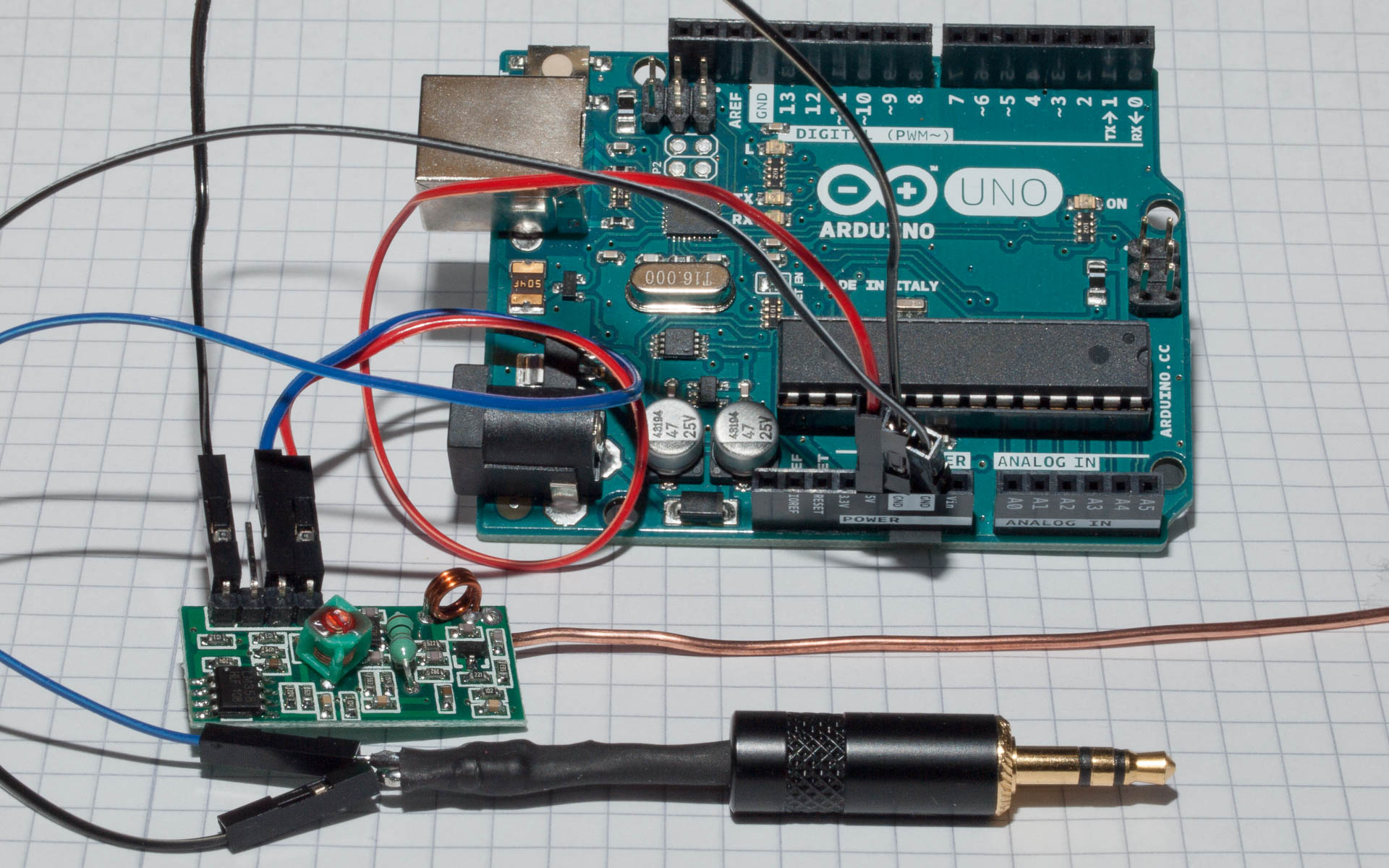 RF 433 MHz receiver for analyzing with Audacity (with an Arduino Uno as 5V power supply)